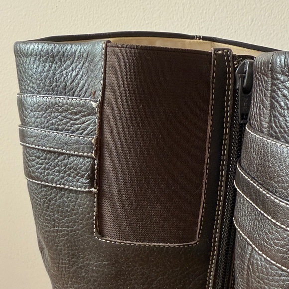 Elegant Extra Wide Brown Leather Boots - Picture 3 of 4